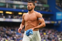 Đàn ông - Cầu thủ đẹp như tài tử có body cực phẩm, "tranh" Quả Bóng Vàng với Messi