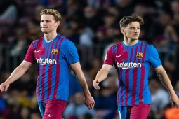 Bóng đá - Barcelona phải cắt giảm 115 triệu bảng: Các ông lớn chờ "xâu xé" De Jong - Gavi