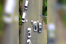 Ô tô - Clip: Cửa ngõ phân biệt tài "già" và tài "mới"