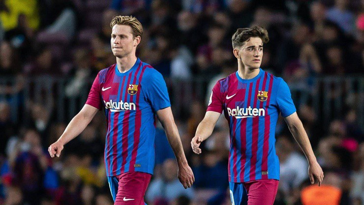 Barcelona có thể sẽ buộc phải bán De Jong và Gavi