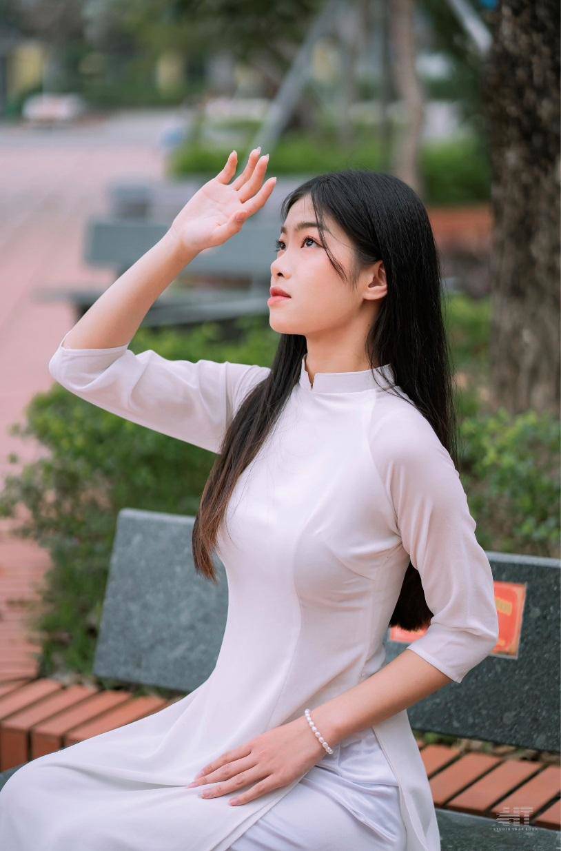 Ngoài sở thích về bơi lội, Thương còn chơi bóng rổ, đam mê nghe nhạc và xem phim…