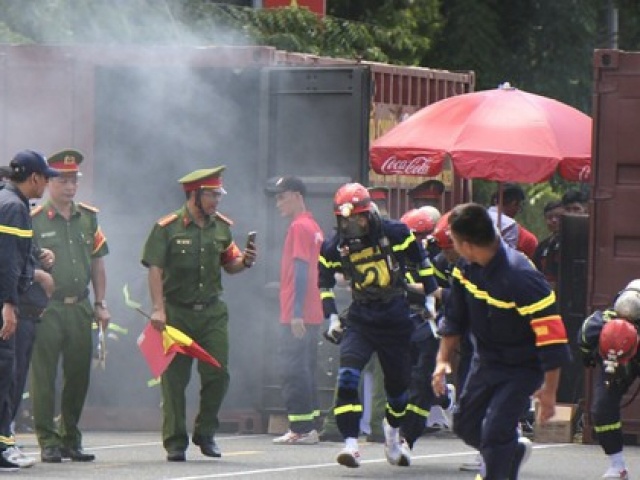 Tin tức trong ngày - Gay cấn hình ảnh vòng chung kết cuộc thi cứu nạn, cứu hộ