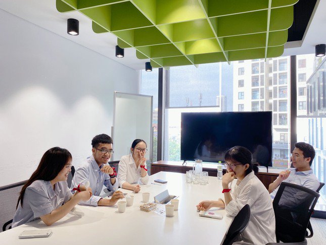 Vũ và các thành viên cùng đội thi tại TaXpert 2023.