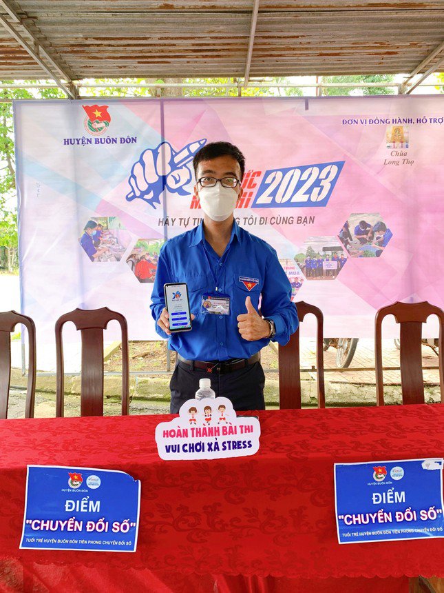 Vũ tham gia chiến dịch Tiếp sức mùa thi 2023 huyện Buôn Đôn (Đắk Lắk).