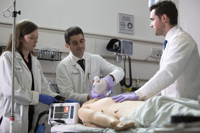 Huấn luyện CPR tại một cơ sở y tế - Ảnh: MEDICAL XPRESS