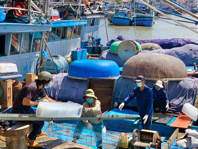 Giá dầu tăng liên tiếp, tàu cá nguy cơ phải nằm bờ - 13