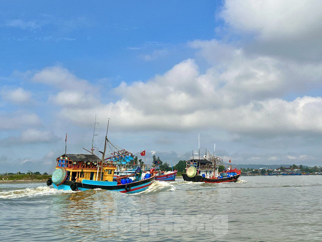 Giá dầu tăng liên tiếp, tàu cá nguy cơ phải nằm bờ - 25