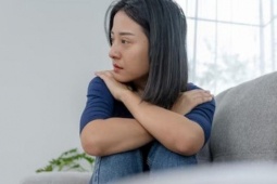 Cô gái xinh đẹp 20 tuổi chưa dậy thì: Sự thật gây choáng