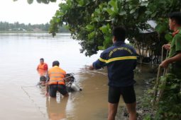 Tin tức trong ngày - Đau lòng 2 trẻ tắm sông bị đuối nước ở Trà Vinh