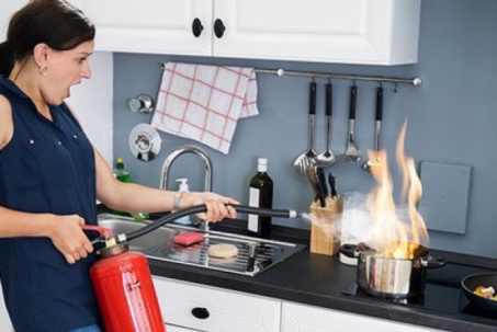 Chồng tá hỏa với những việc làm của vợ sau khi đọc thông tin vụ cháy chung cư mini