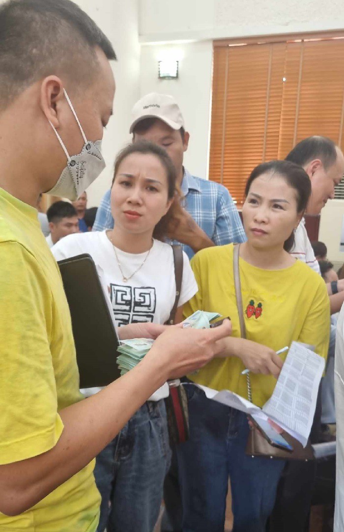 Bóng dáng thợ đất&nbsp;bán "lướt sóng" sau các buổi đấu giá đất