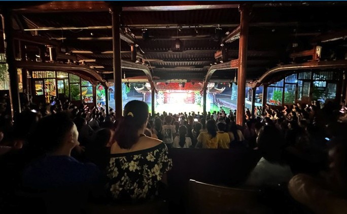 Buổi biểu diễn ngày 16-9 của một nhà hát trực thuộc Bộ VH-TT-DL. Ảnh: Huỳnh Ngọc
