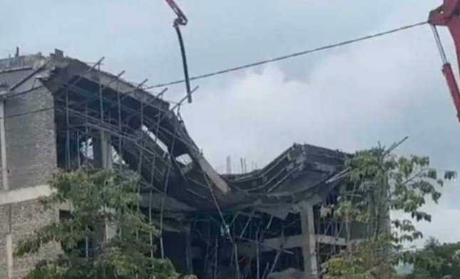 Công trình nhà văn hoá huyện Tuyên Hoá (Quảng Bình) bị sập khi đang thi công