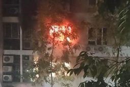 Tin tức trong ngày - Cháy chung cư ở Hà Nội lúc rạng sáng