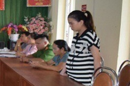 Pháp luật - Khởi tố nữ kế toán trường học tự ý nâng hệ số lương của mình từ 2,72 lên 4,27