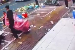 Kinh doanh - Tung hơn 50 triệu lên trời tạo thành "mưa tiền", lý do khiến ai cũng bất ngờ