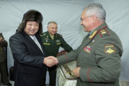 Thế giới - Ngày cuối cùng trong chuyến thăm Nga, ông Kim Jong Un được tặng món quà ấn tượng