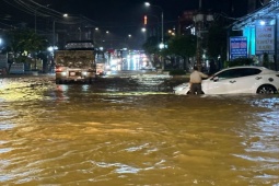 Tin tức trong ngày - Mưa lớn kéo dài, Quốc lộ 20 đầu địa phận Lâm Đồng ngập sâu