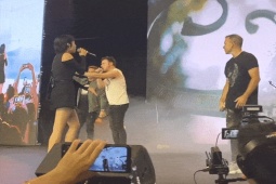 Nhạc - Nhóm nhạc 911 khoe vũ đạo cực đỉnh ở tuổi 50 khiến hàng nghìn fan Việt vỡ òa