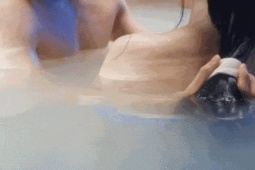 Phim - Hậu trường cảnh tắm lúc nửa đêm gây tranh cãi