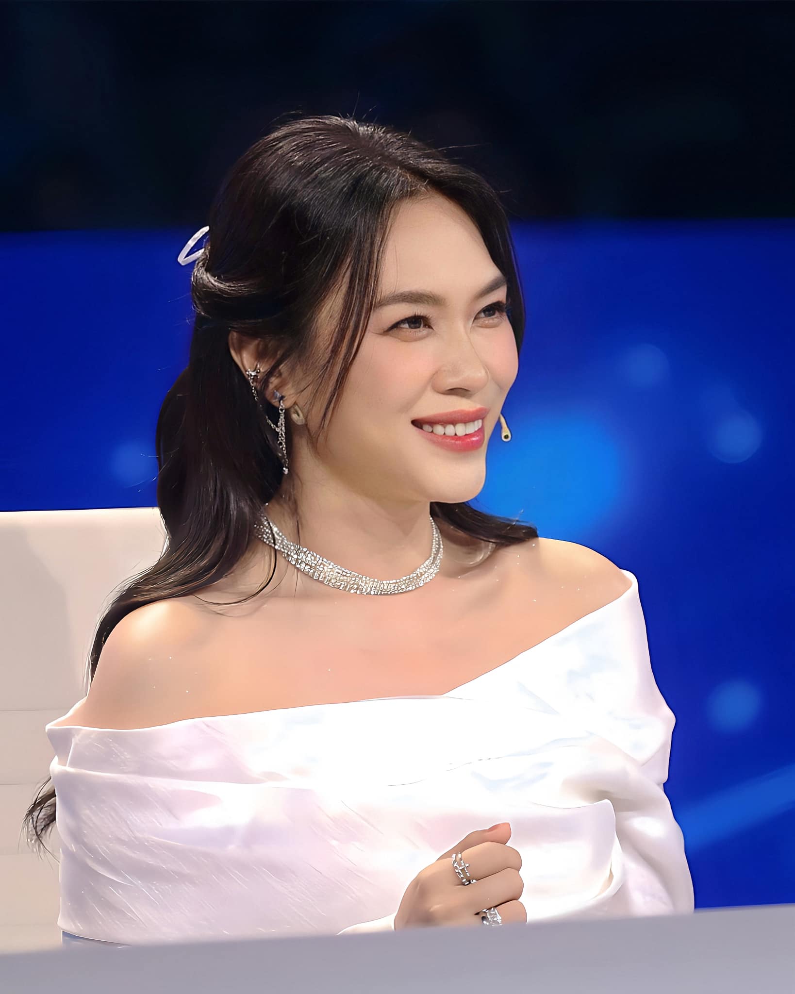 Đêm liveshow 2 của &#34;Vietnam Idol&#34;: Thí sinh chọn bài sai, hát chênh phô - 1