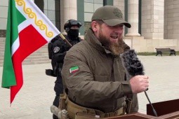 Mẹ bị trừng phạt, lãnh đạo Chechnya cảnh báo Mỹ