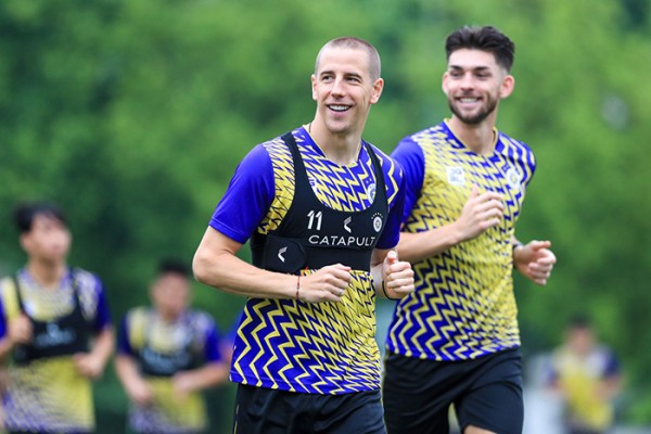 CLB Hà Nội với 6 ngoại binh xịn là ứng cử viên nặng ký nhất.