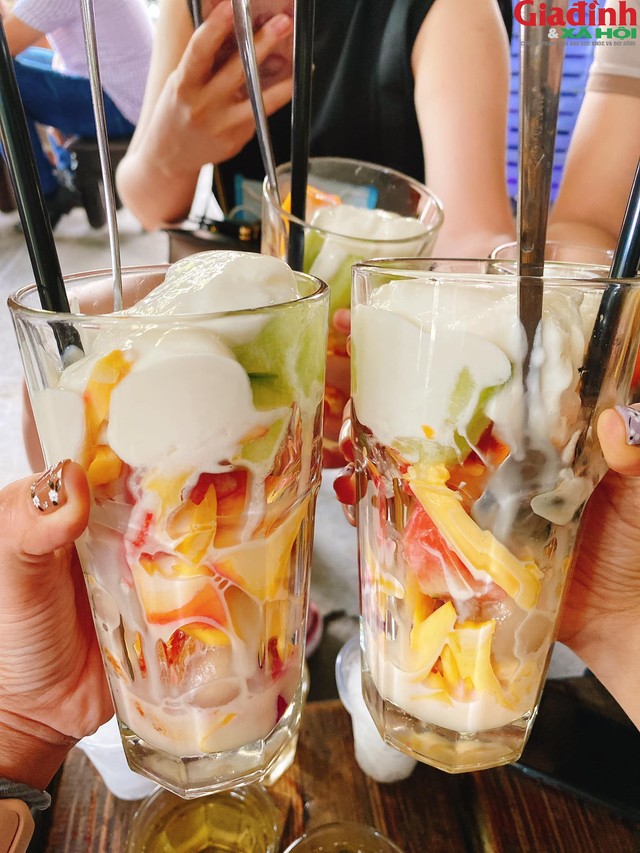 Những điểm đến tốt nhất để khám phá các món ăn Việt Nam là: Hà Nội, Đà Nẵng và TP Hồ Chí Minh. Đây là 3 điểm thành phố nổi tiếng để bạn có thể trải nghiệm các món ăn vùng miền trong nền ẩm thực Việt.