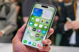 Thời trang Hi-tech - Có giá cao ngất, iPhone 15 Pro Max vẫn "cuốn" khách nhất