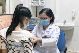 Sức khỏe đời sống - Giật mình vì bé gái 9 tuổi đã có vòng ngực gần 100 cm