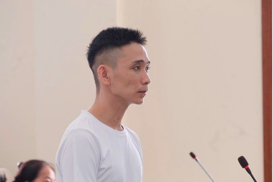 Bị cáo Nguyễn Văn Hoài. Ảnh: NHẪN NAM