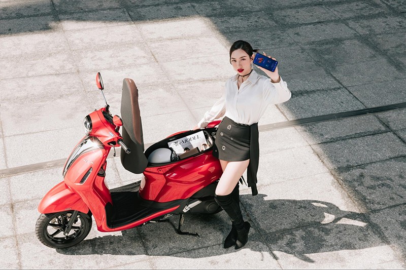 Thùy Tiên thổi làn gió mới cho trang phục công sở