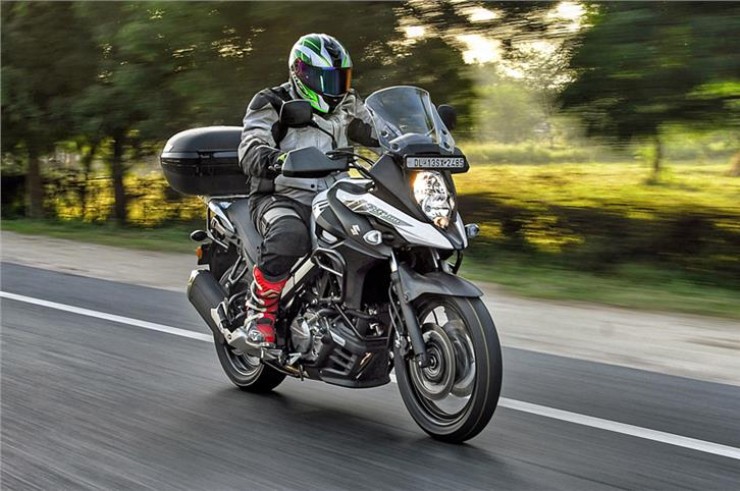10.&nbsp;Suzuki V-Strom 650&nbsp;XT có chiều cao yên ngồi là 835 mm là một trong những dòng xế phượt dễ kiểm soát hiện nay và đem lại trải nghiệm lái cho các tay lái mê xe phân khối lớn.&nbsp;