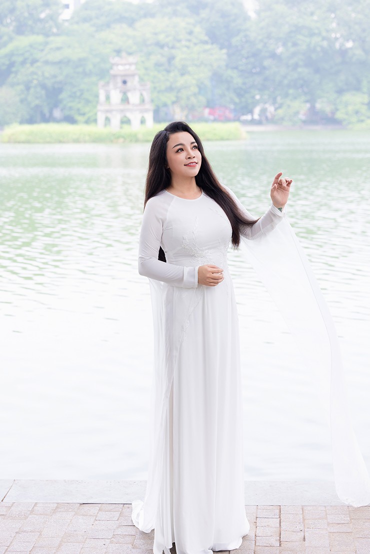 NSƯT Tố Nga tôn vinh điệu Ví Giặm quê hương ở &#34;Con đường âm nhạc&#34; tháng 9 - 1