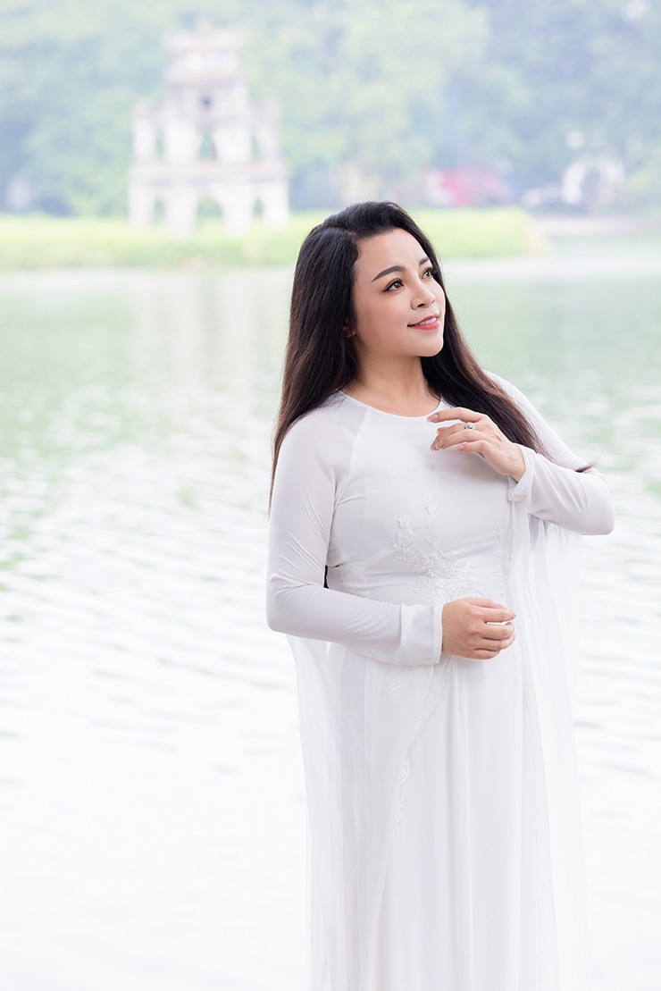 NSƯT Tố Nga tôn vinh điệu Ví Giặm quê hương ở &#34;Con đường âm nhạc&#34; tháng 9 - 2