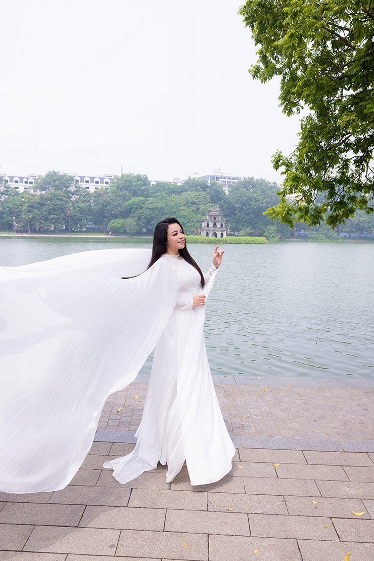 NSƯT Tố Nga tôn vinh điệu Ví Giặm quê hương ở &#34;Con đường âm nhạc&#34; tháng 9 - 3
