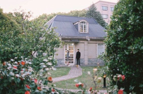 Muốn biết lòng dạ phụ nữ hãy đợi khi đàn ông tay trắng, còn muốn biết chân tâm của đàn ông hãy đợi khi anh ta có mọi thứ trong tay. Ảnh minh hoạ