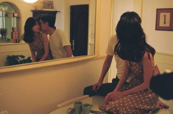 Người có quyền lực thường tự cho mình quyền được ngoại tình, họ coi đó chính là thành quả họ đáng có được sau một quá trình nỗ lực đạt được thành quả. Ảnh minh hoạ