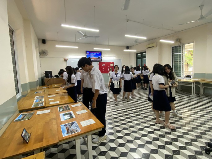 Một dự án mini môn lịch sử được thực hiện trong vòng 15 phút tại Trường THPT Lê Quý Đôn (quận 3, TP HCM) Ảnh: Tuấn Quỳnh