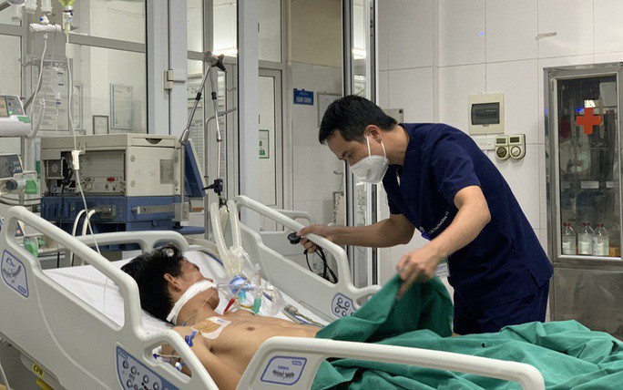Điều trị bệnh nhân sốt xuất huyết nặng tại Bệnh viện Bệnh nhiệt đới Trung ương