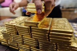 Kinh doanh - Giá vàng hôm nay 19/9: Vàng trong nước và thế giới "kéo nhau" tăng giá