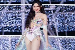 Thời trang - 2 phù dâu mặc đồ ngắn quyến rũ hết phần thiên hạ vì có "đôi chân đẹp nhất Việt Nam"