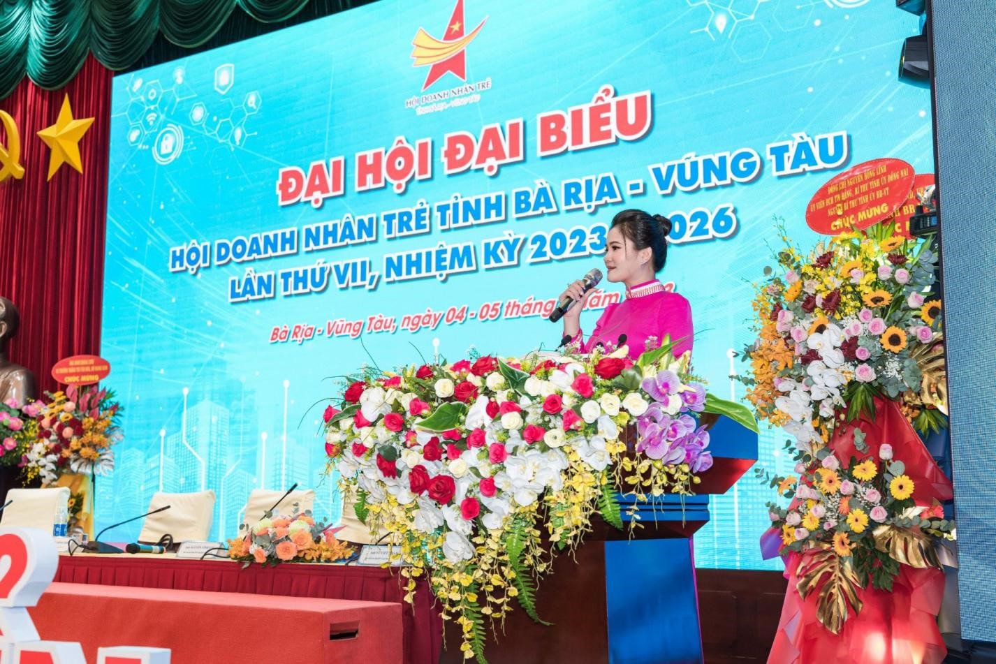 Thái Phương Thảo: Đóa hoa đa sắc trong vườn MC - 1