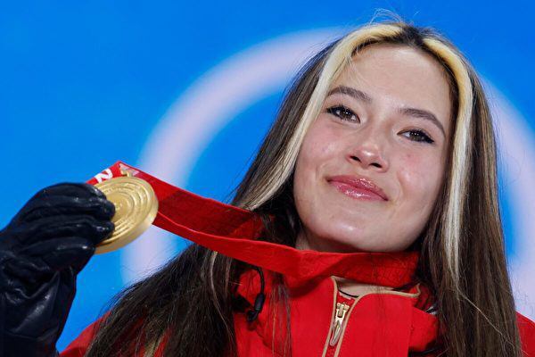 Cốc Ái Lăng từng là nữ vận động viên trượt tuyết nổi tiếng, sở hữu thành tích thi đấu ấn tượng.