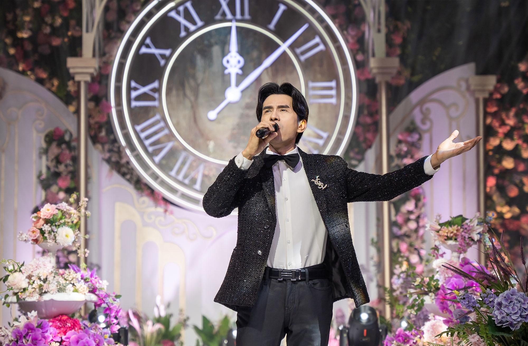 Cả hội trường CTM Palace sôi động với tiếng hát của Đan Trường