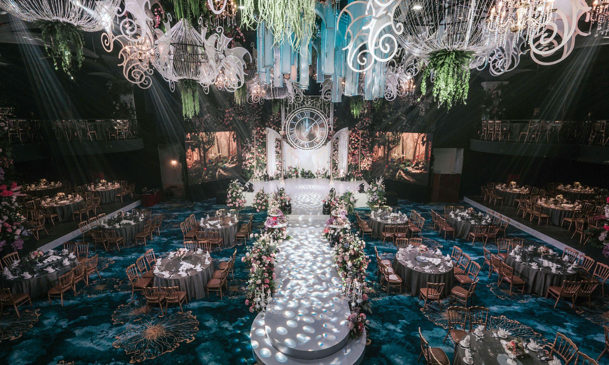 Sự lộng lẫy của sảnh tiệc Forever Dream khiến nhiều người choáng ngợp