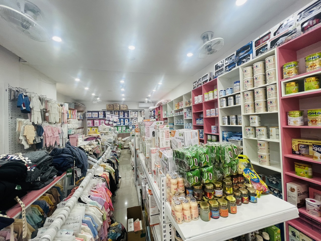 Bia Store với đa dạng sản phẩm cho mẹ và bé.