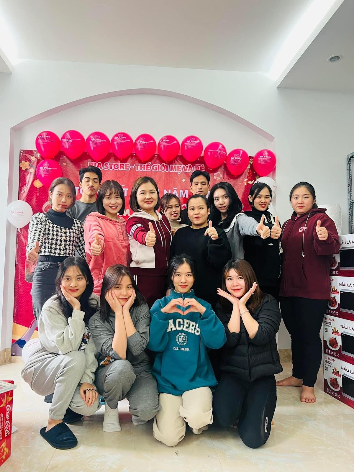 Bia Store luôn đào tạo nhân viên để đem lại dịch vụ tốt nhất cho khách hàng.