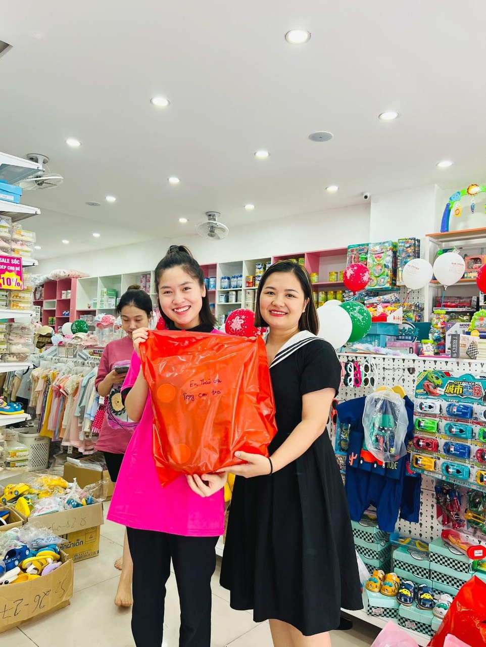 Nhiều chương trình và quà tặng ưu đãi dành cho khách hàng tại Bia Store.