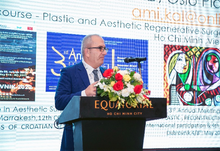 TS.BS. Amin Kalaaji trình bày các báo cáo khoa học tại hội thảo